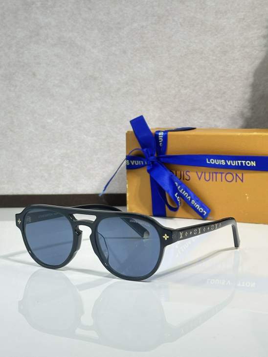 Picture of Louis Vuitton Sunglasses _SKUfw76440365fw
